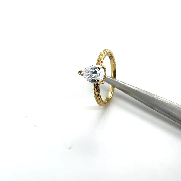 14kyg Engraved Solitaire Ring